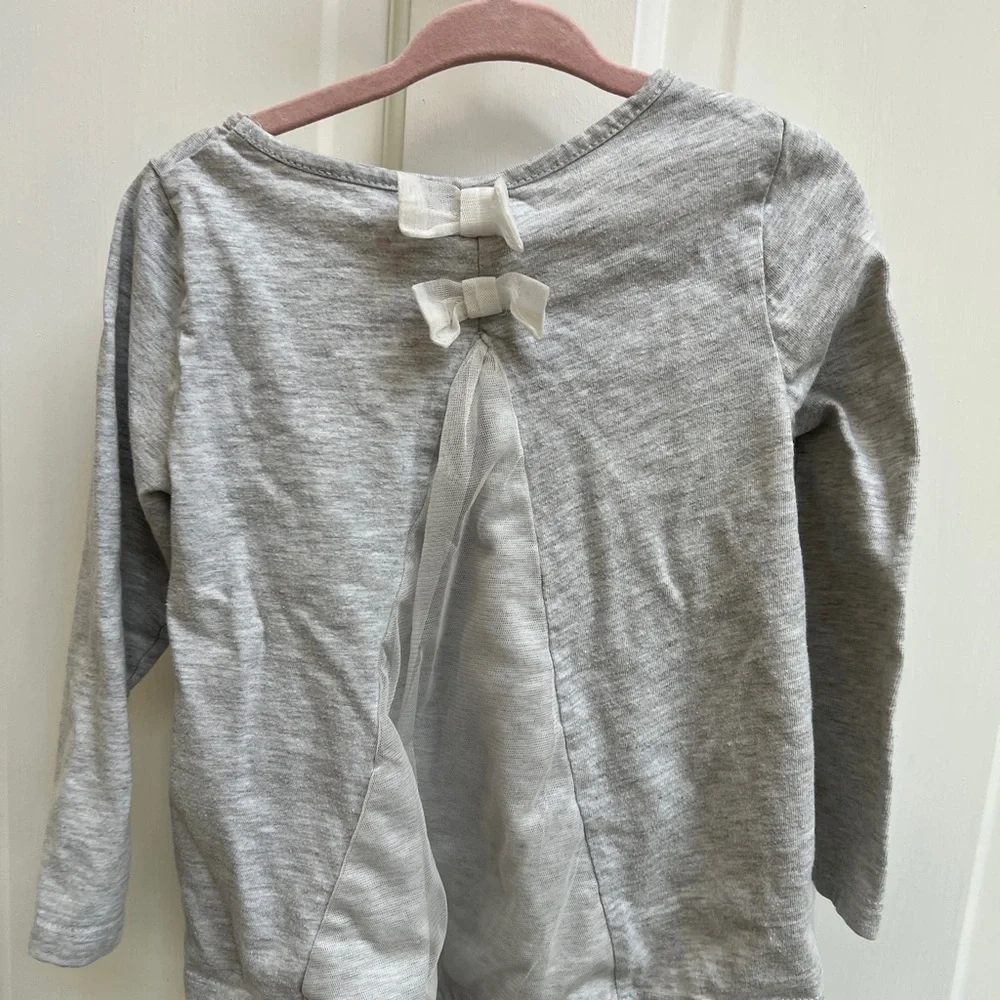 Jillian’s Closet 2T Gray and White Long Sleeve Girls High Low Decorative Blouse